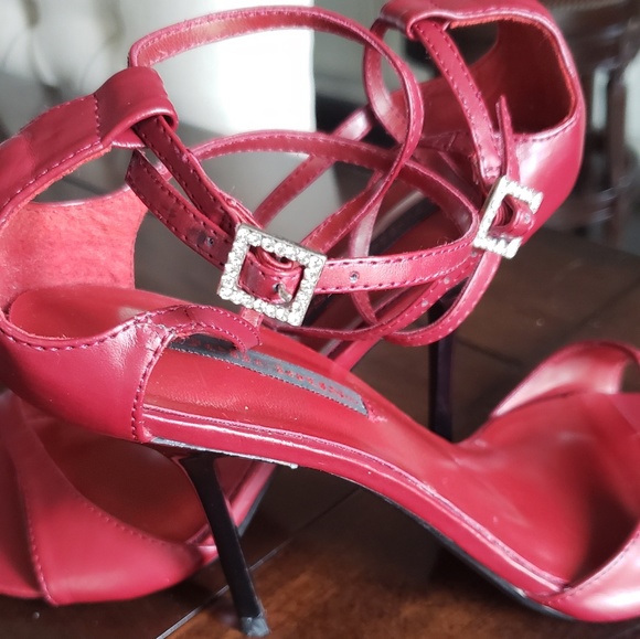 ✔️DONATED🆕️Strappy Heels - Picture 4 of 5